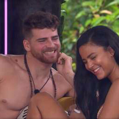 Love Island Cast USA Season 1 Caro goes full on Glenn Close MP3 Song ...