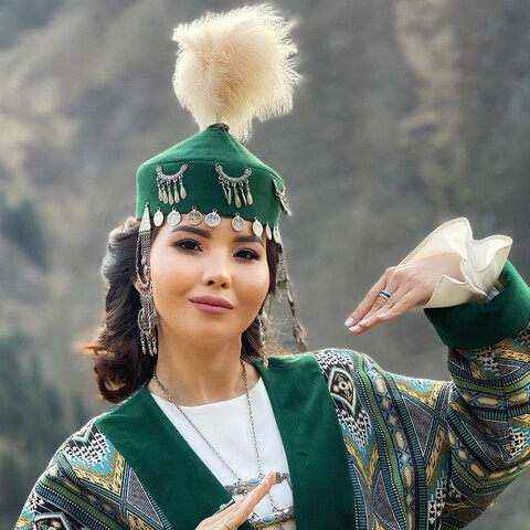Қыз бақыты Song Download: Қыз бақыты MP3 Kazakh Song Online Free on ...